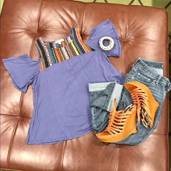 Cold shoulder t-shirt - Picture 2 of 4